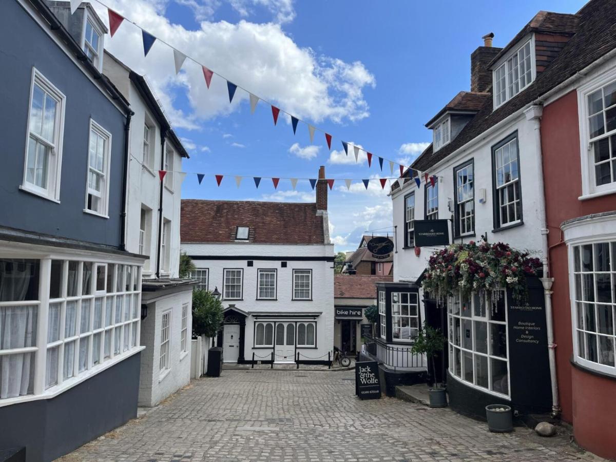 Deer Lodge Lymington Exterior photo